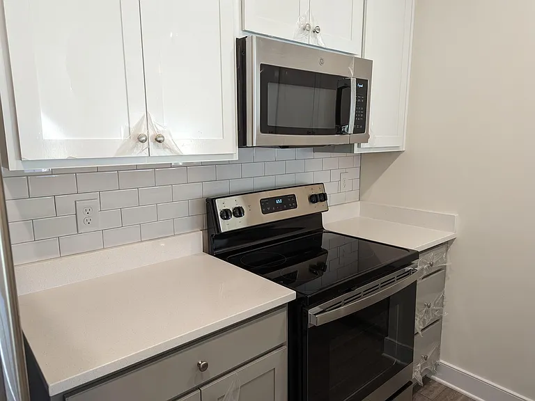 College Park Apartments — Photo 22