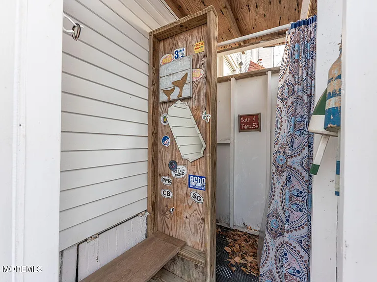 404 Monmouth Ave — Photo 30