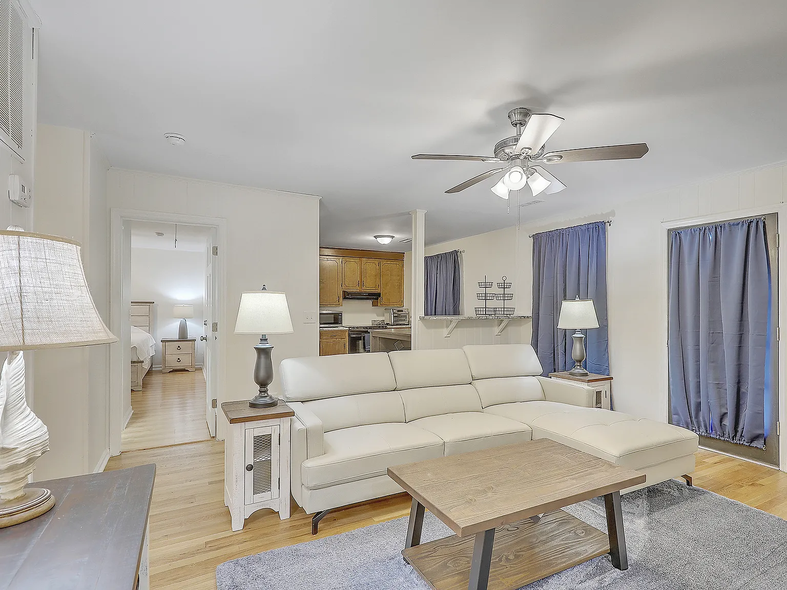 3 bed, 1154 sqft, $3,300 — Photo 2
