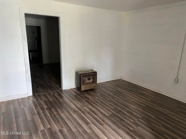 jackson-mississippi-440881252 picture