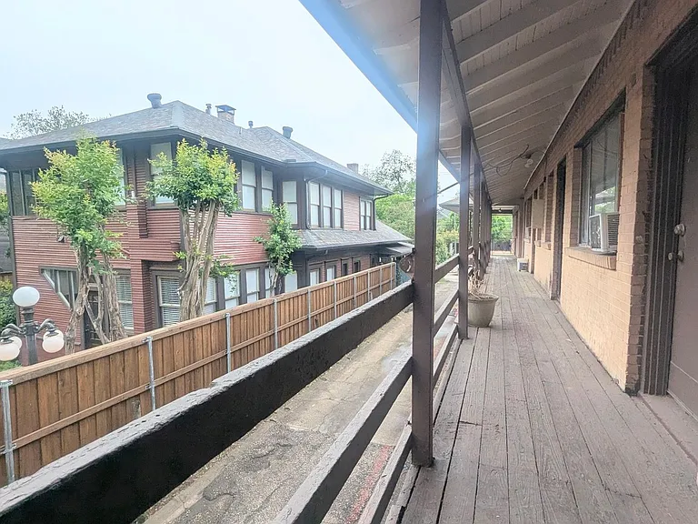 4810 Gaston Ave — Photo 29