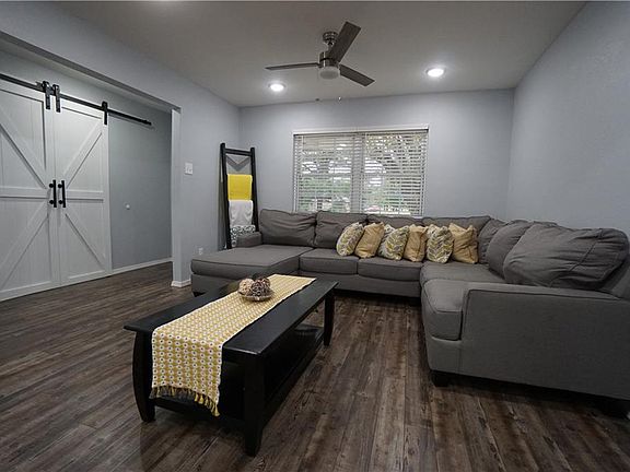 2nd image of 22 Dark Hollow Ln