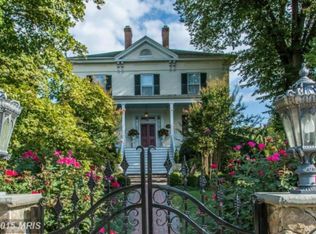 403 E Washington St, Charles Town, WV 25414