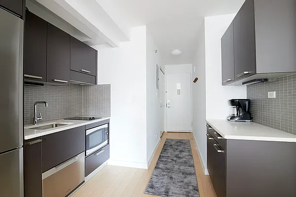 Rented by Manhattan Realty Group | media 11