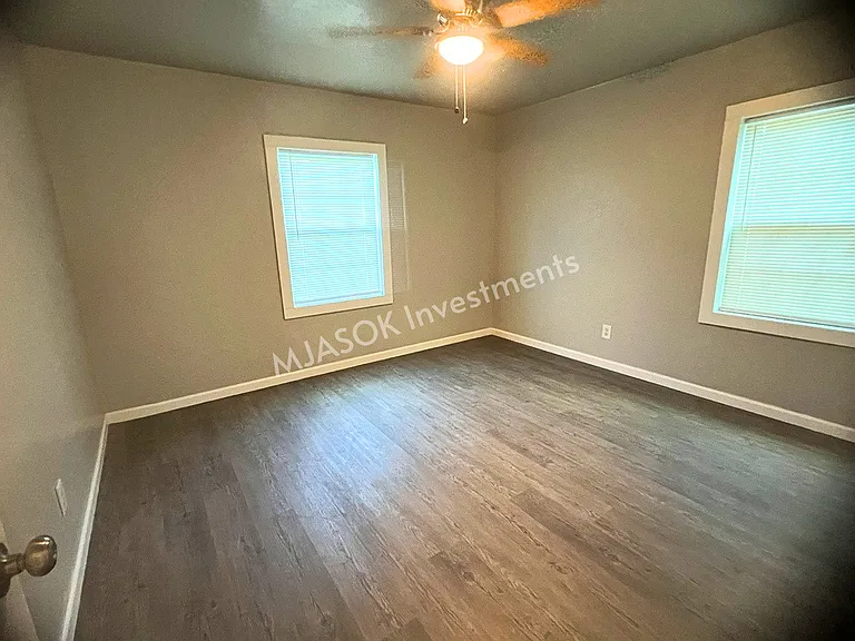 2308 NW 20th St — Photo 6