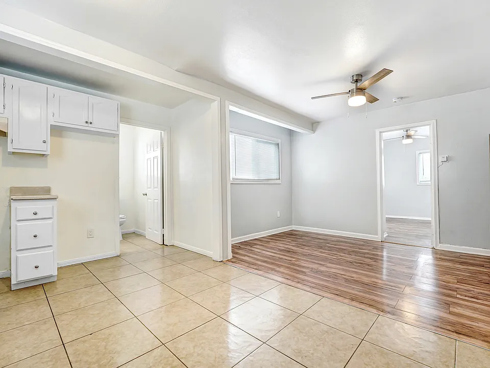 7411 S Figueroa St #6