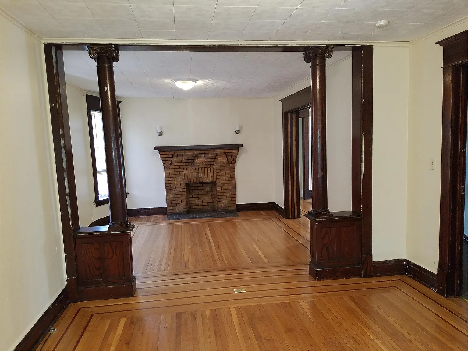 49 Hughes - Upper — Photo 2