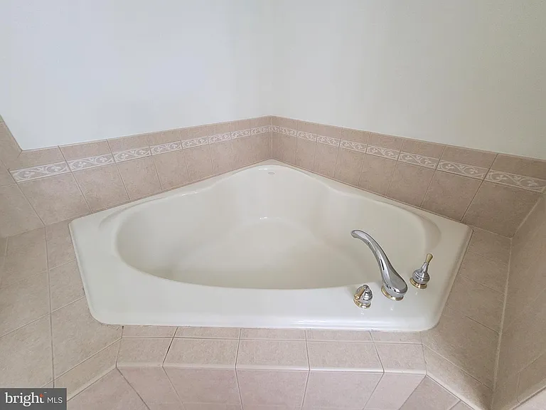 35 Tudor Ct — Photo 23