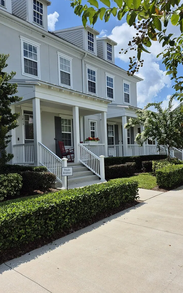 3 bed, 2.5 bath, 1638 sqft, $3,800 — Photo 3