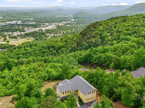 9028 Terrace Falls Dr, Soddy Daisy, TN 37379