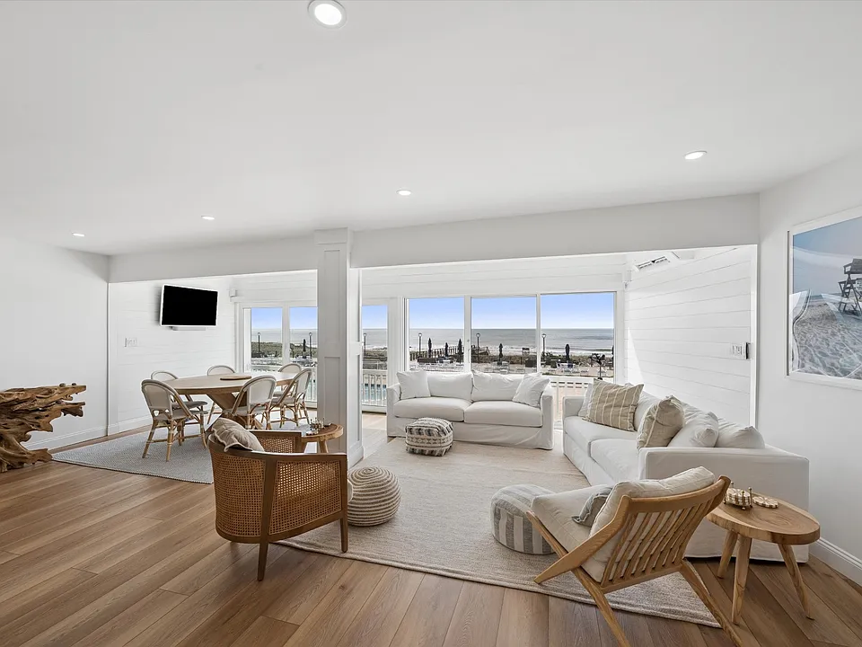 585 Dune Rd