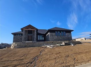 9410 Deer Run St, Lenexa, KS 66220