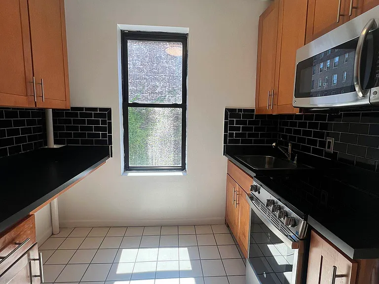 115 Washington Pl #22 — Photo 9