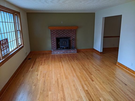 3rd image of 627 Shenandoah St