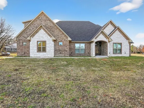 1104 Maple Ln, Stigler, OK 74462