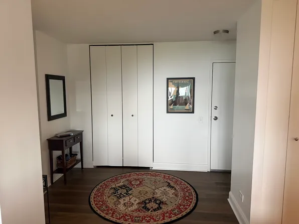 4850 S Lake Park Ave APT 2212, Chicago, IL 60615