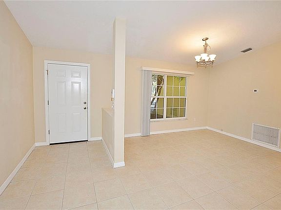 4th image of 1334 Schumann Dr