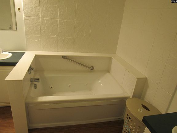 4th image of 123 Castleville Ct