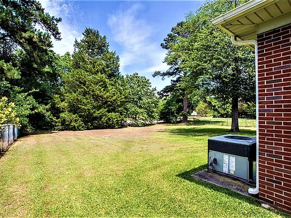 3rd image of 106 Sanders Dr
