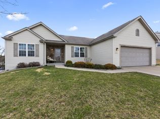 71 Happy Hollow Ln, Oconomowoc, WI 53066