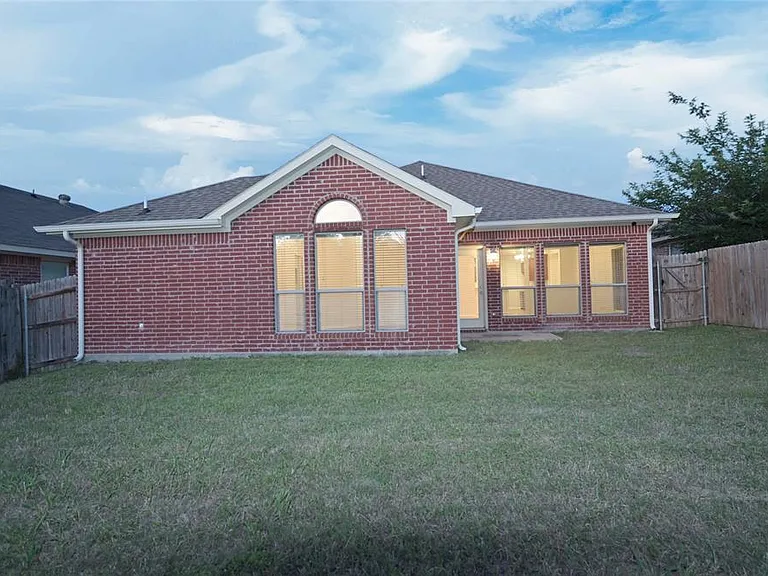 Large 6 ft privacy fenced backyard
