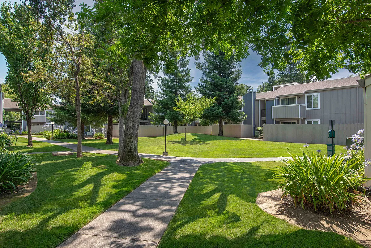 Building Photo - Willow Grove Apartments