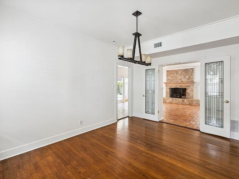 211 College Blvd — Photo 24