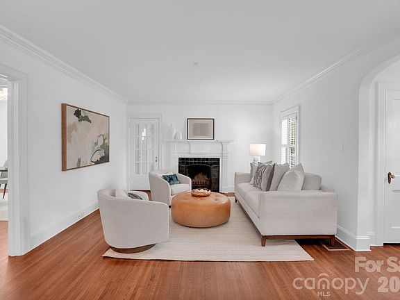 4th image of 2933 Park Rd