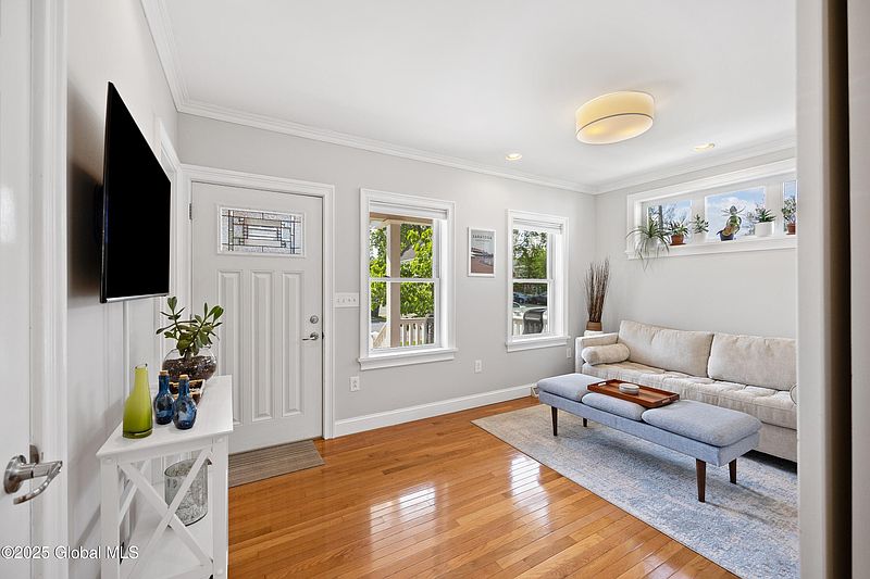 4th image of 17 S Franklin Street