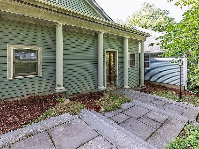 426 Conant Rd — Photo 1