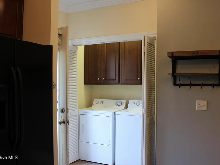 254 E Delaware Ave — Photo 6