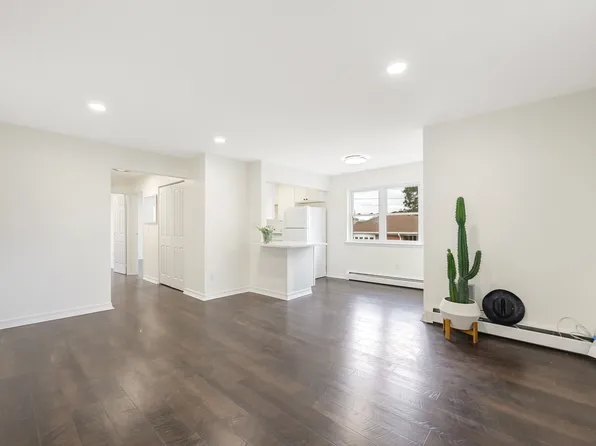 232 Lawton Avenue image 5 of 13