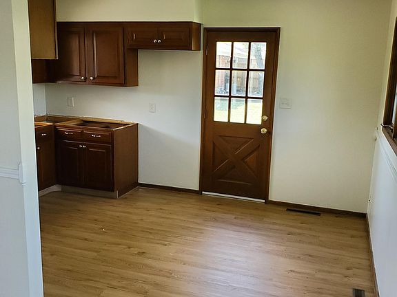 5th image of 3000 Tulane Pl APT B