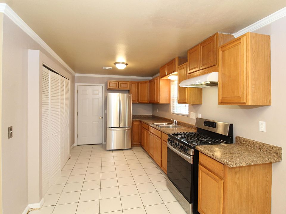 1st image of 709 N 12th Pl