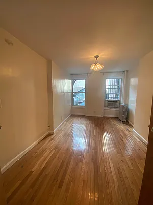 Rented by Urban Real Estate Property Group Inc | media 15