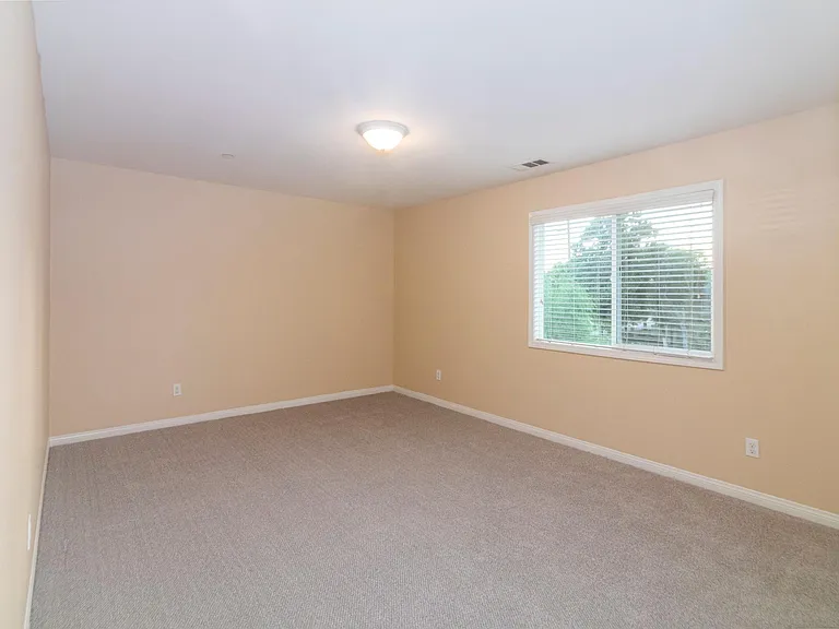 16114 Merrill Ave #4 — Photo 11
