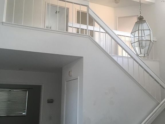 Bedroom/Office & Foyer