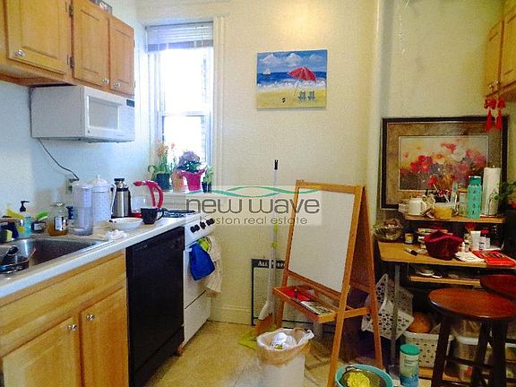 5th image of 195 Park Dr APT 46