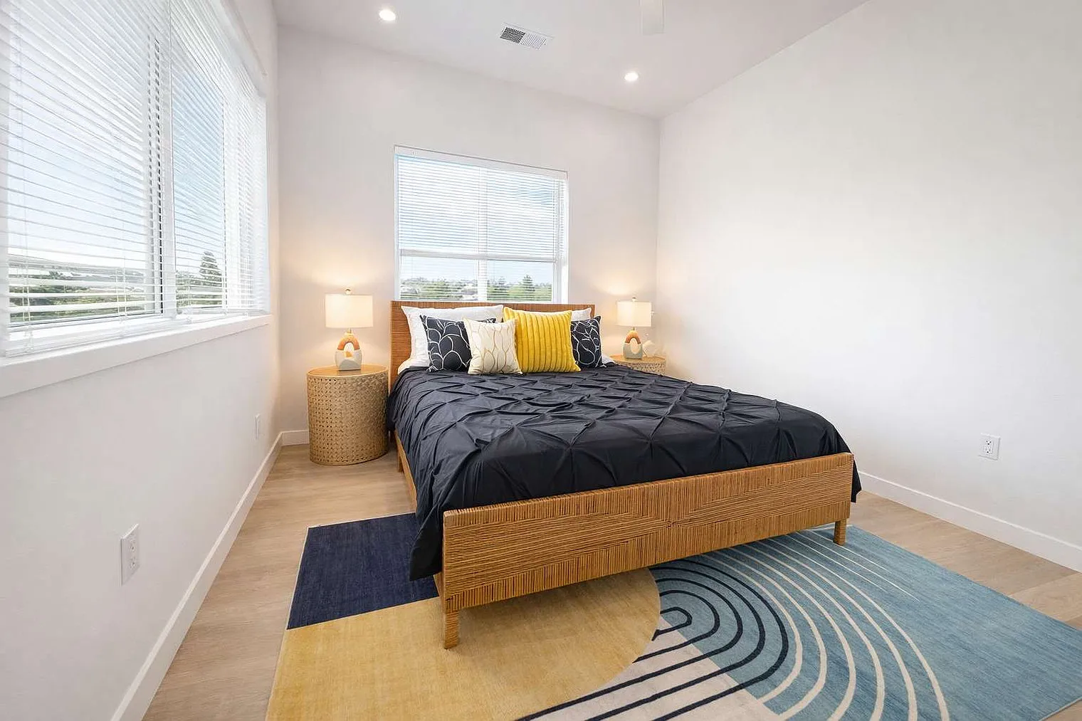4 bed, 2.0 bath, 1194 sqft, $4,305 — Photo 3