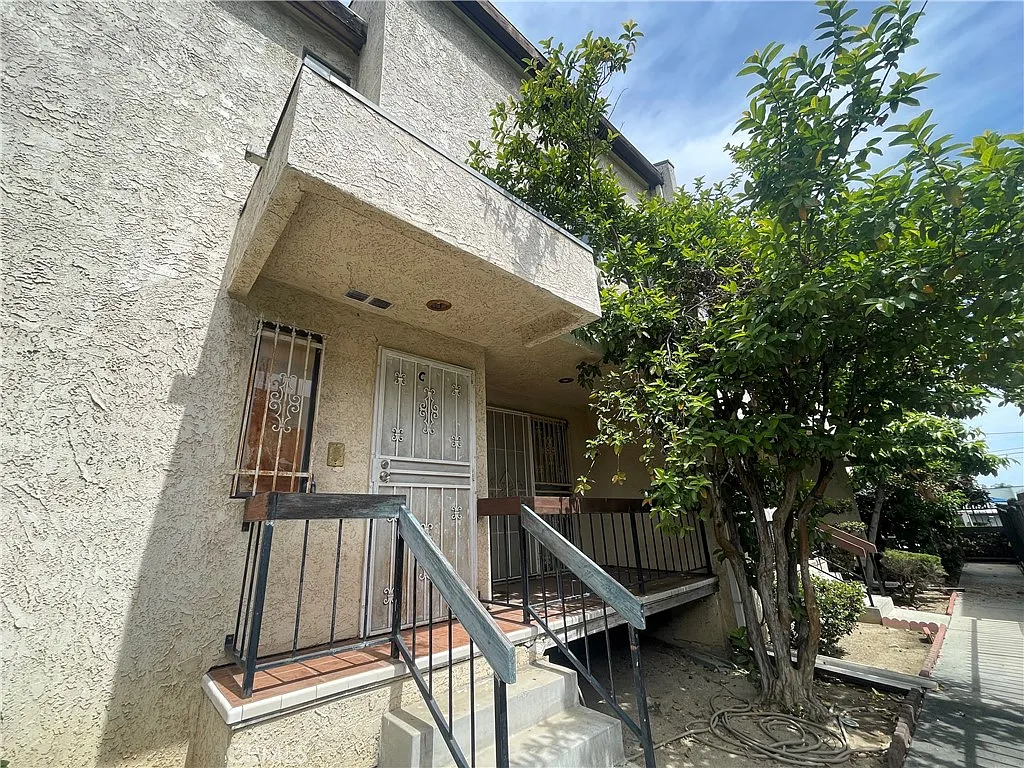 Building Photo - 511 Pomelo Ave #C