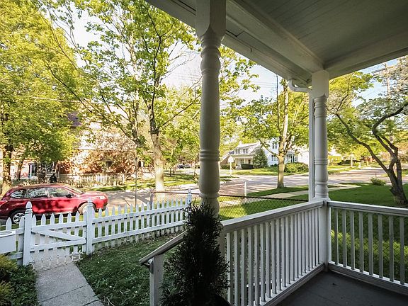 4th image of 326 Crest Ave