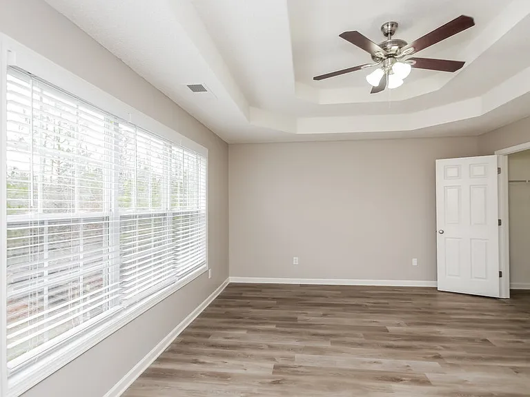 5727 Newnan Cir — Photo 11