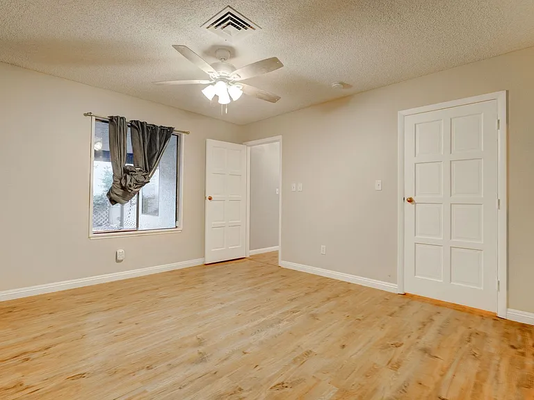 2204 Plaza Del Robles — Photo 9