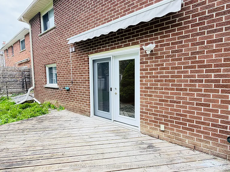 240 Yorkshire Dr #LOWER — Photo 10