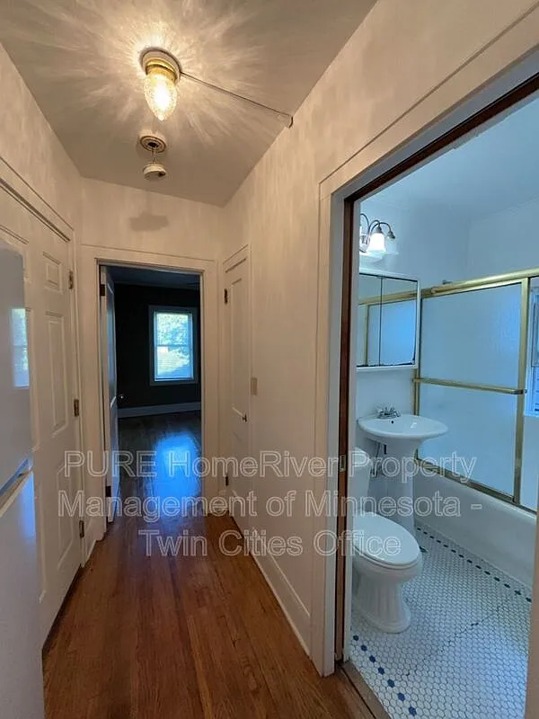 2 bed, 1.0 bath, 900 sqft, $1,250 — Photo 3