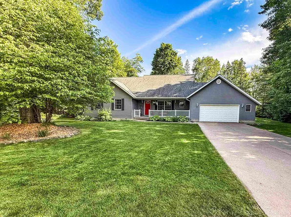 1055 Highland Dr, Ishpeming, MI 49849