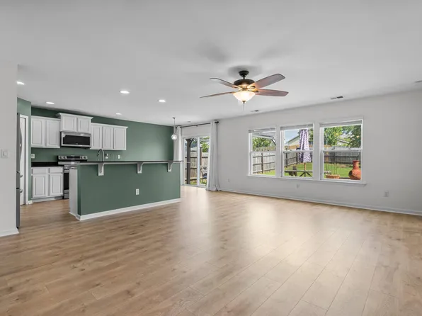 557 Rusting Oak Dr, Columbia, SC 29209