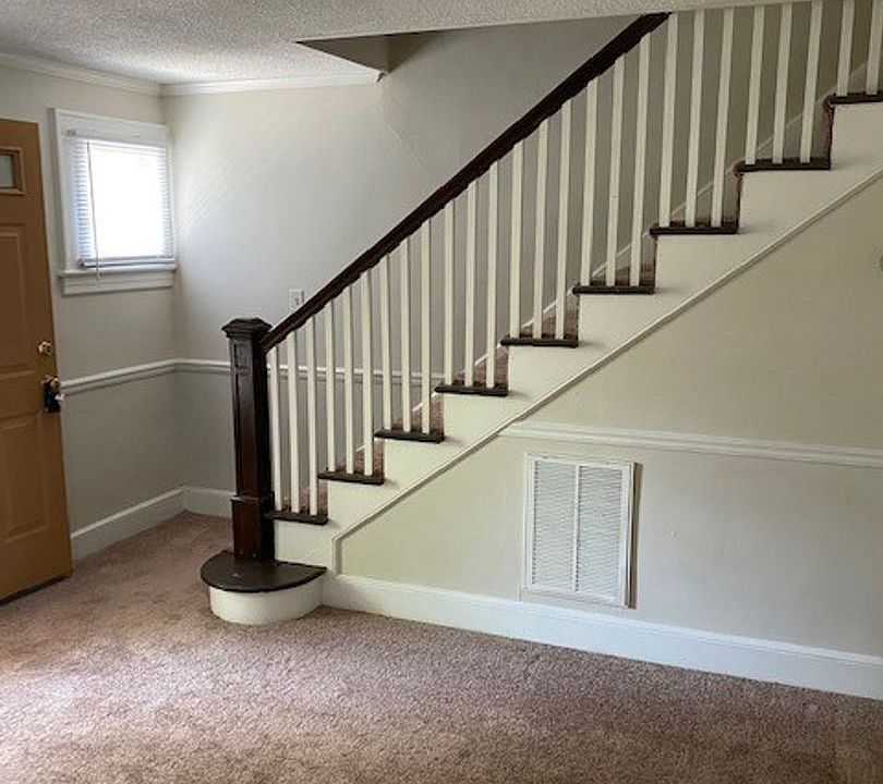 2nd image of 440 Brent St #440