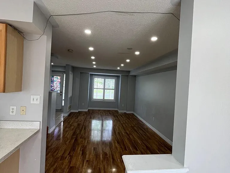 46 Gas Lamp Ln — Photo 4