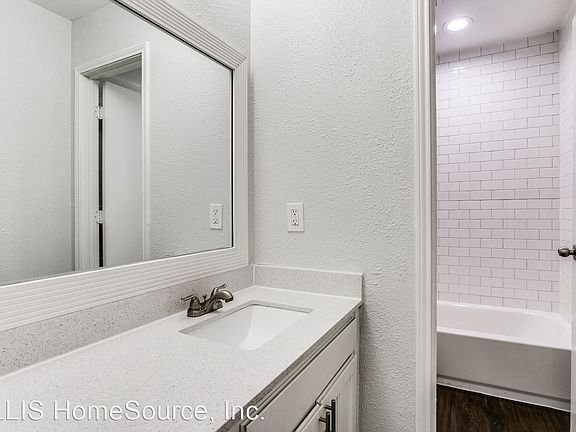 4th image of 2805 Meadow Park Dr #11467681